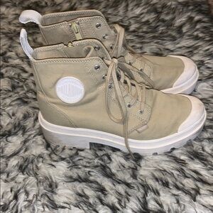 Palladium High-Top Canvas Boots in Tan